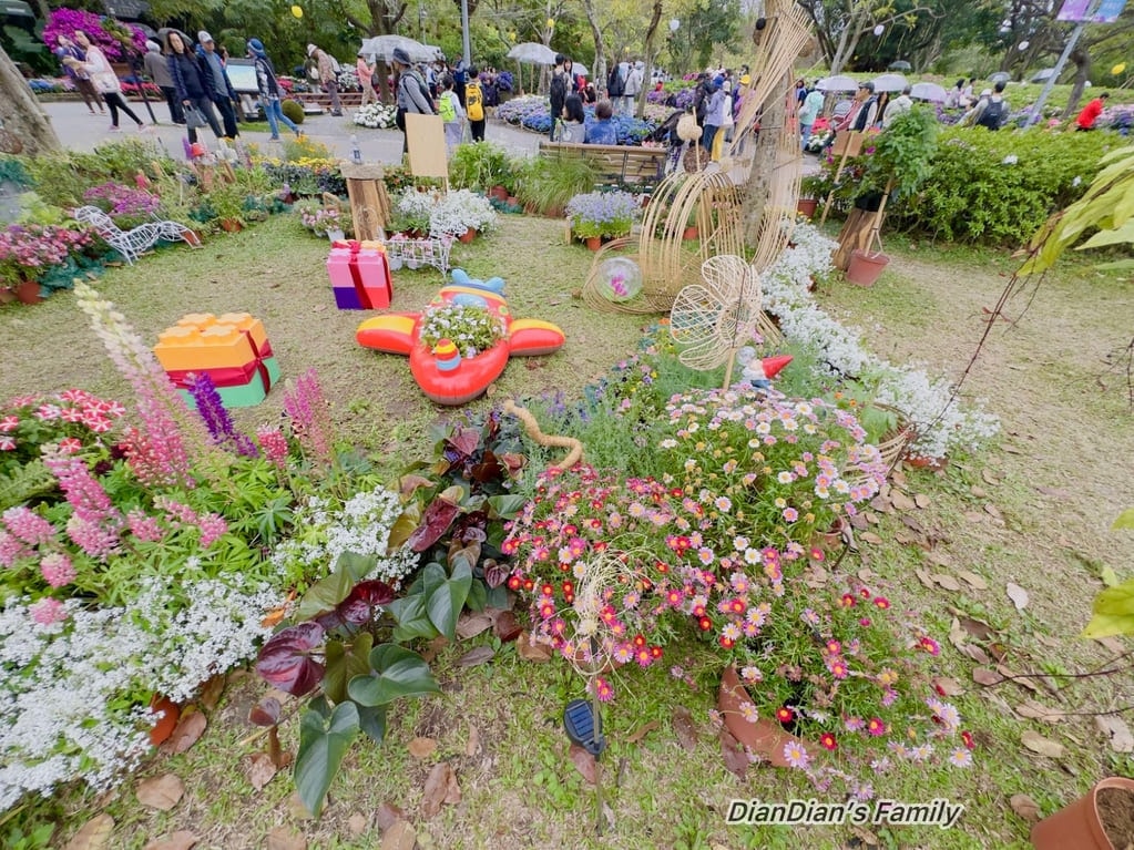【捷運直達】2026大安森林公園花季全攻略：21萬株杜鵑與繡球齊放！「拾花號」方舟登場，賞花最佳時間大公開
