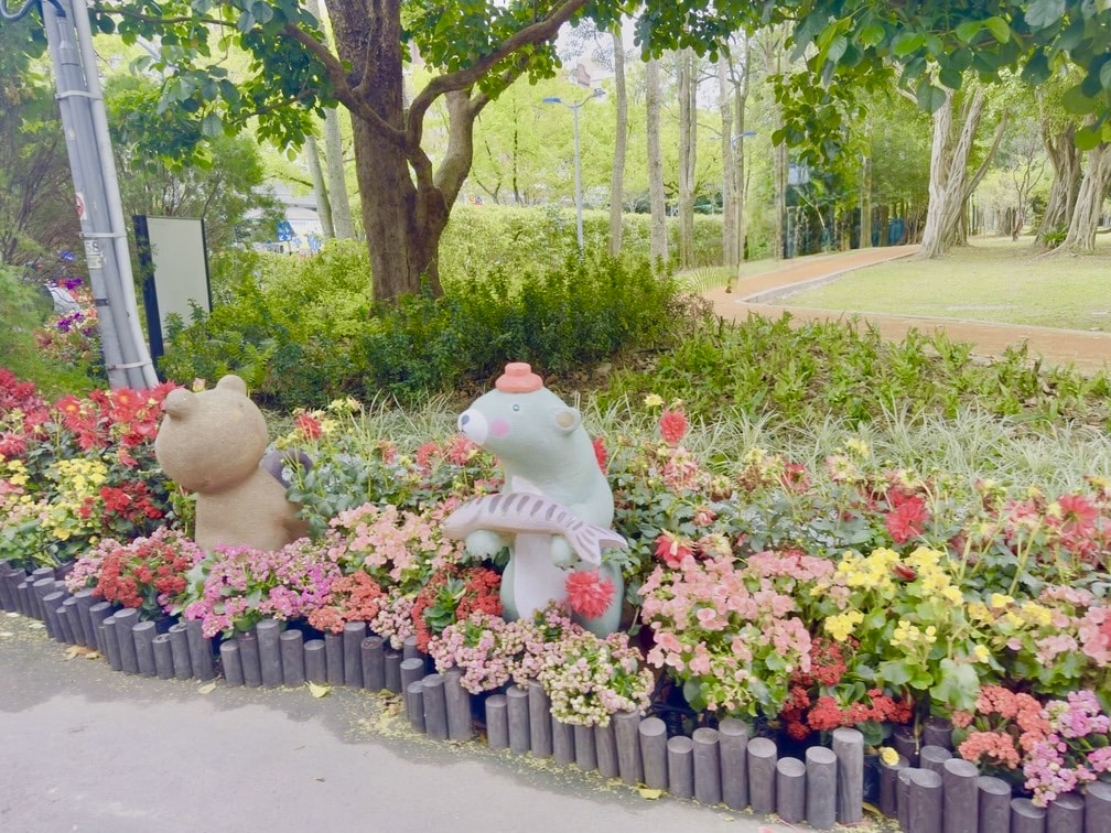 【捷運直達】2026大安森林公園花季全攻略：21萬株杜鵑與繡球齊放！「拾花號」方舟登場，賞花最佳時間大公開