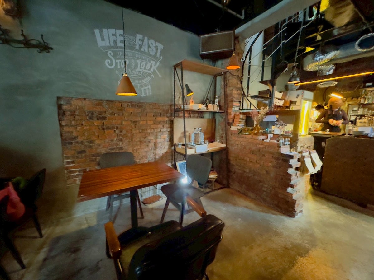 🏛️ 大安區下午茶推薦！森林系老宅 CAFE 遇見韓式道地美食，享受不被催促的愜意午後時光