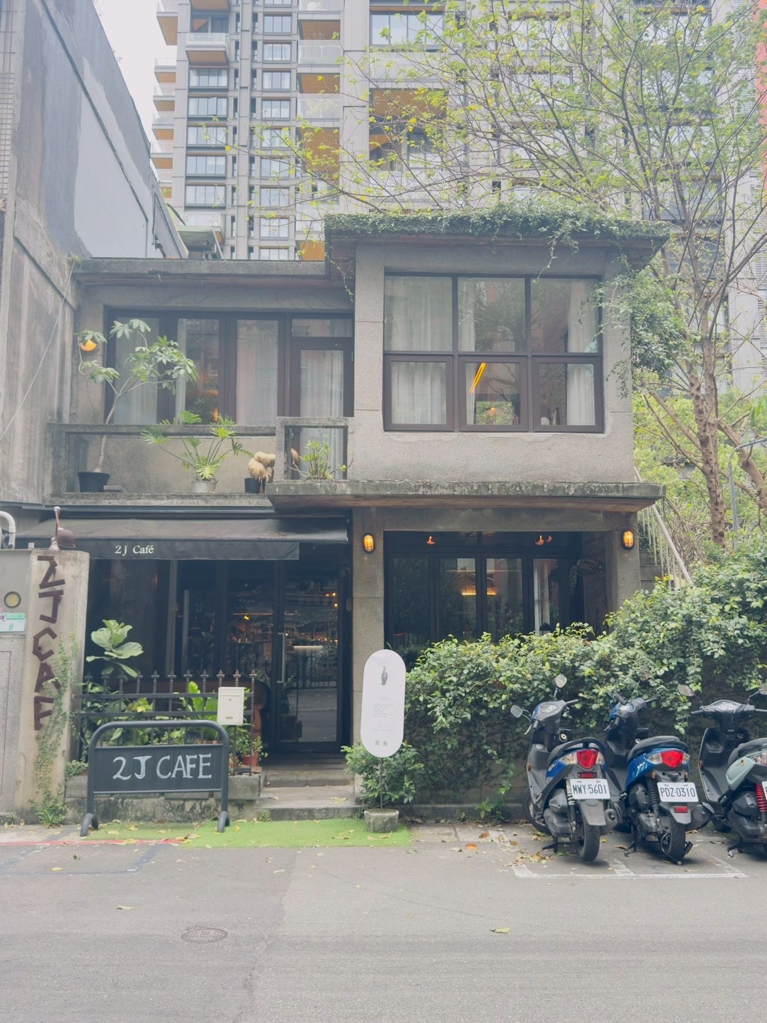 🏛️ 大安區下午茶推薦！森林系老宅 CAFE 遇見韓式道地美食，享受不被催促的愜意午後時光
