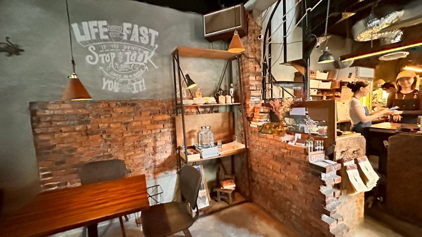 🏛️ 大安區下午茶推薦！森林系老宅 CAFE 遇見韓式道地美食，享受不被催促的愜意午後時光