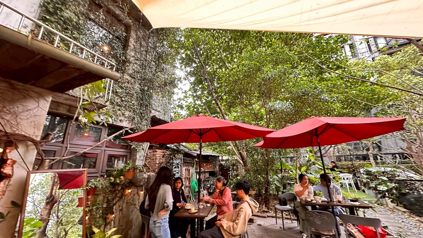 🏛️ 大安區下午茶推薦！森林系老宅 CAFE 遇見韓式道地美食，享受不被催促的愜意午後時光