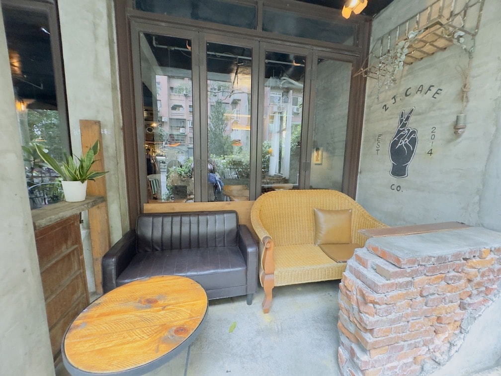 🏛️ 大安區下午茶推薦！森林系老宅 CAFE 遇見韓式道地美食，享受不被催促的愜意午後時光