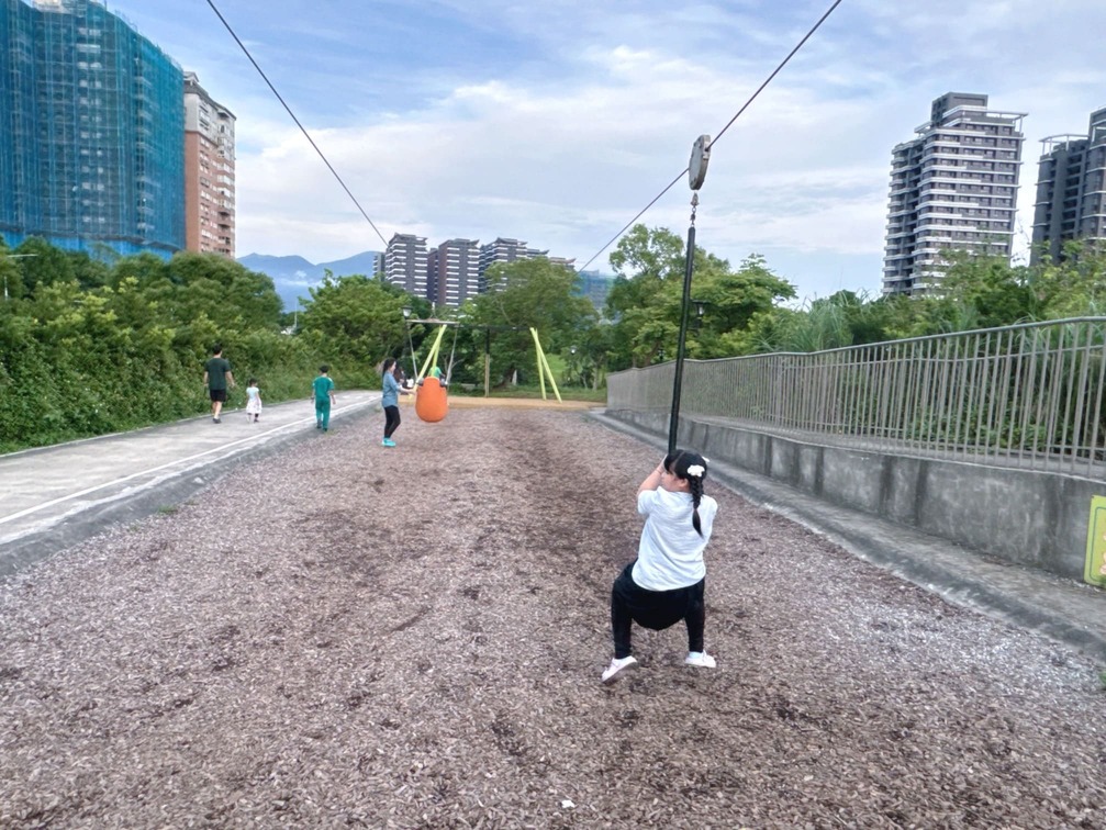 🚇【淡水景點推薦】親子經典必訪、超好拍又好玩的「輕軌造型主題公園」✨