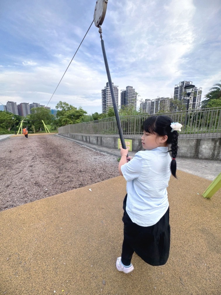🚇【淡水景點推薦】親子經典必訪、超好拍又好玩的「輕軌造型主題公園」✨
